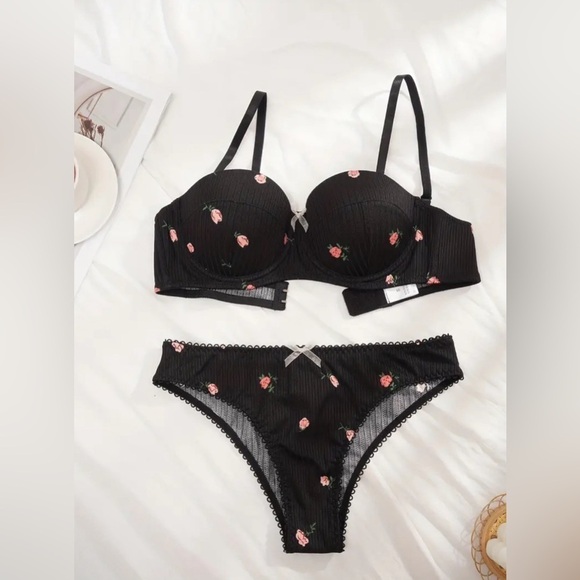 Floral Print Bra & Panties - Picture 3 of 10